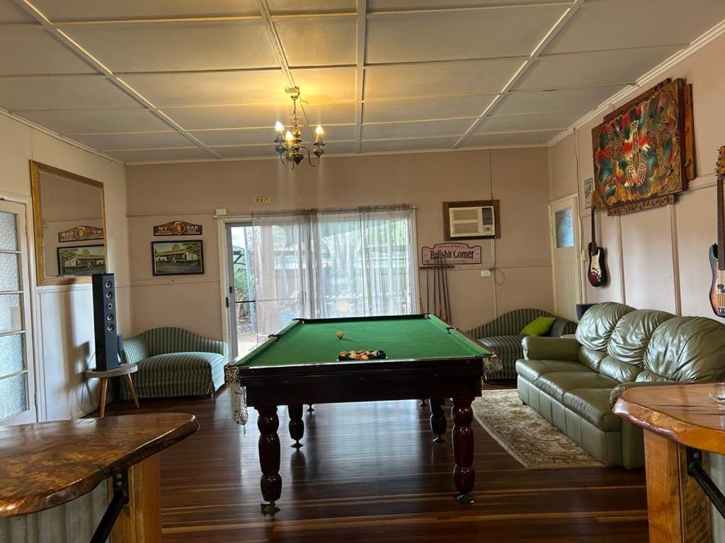 Gundy Pub & Caravan Park Gundiah Buitenkant foto