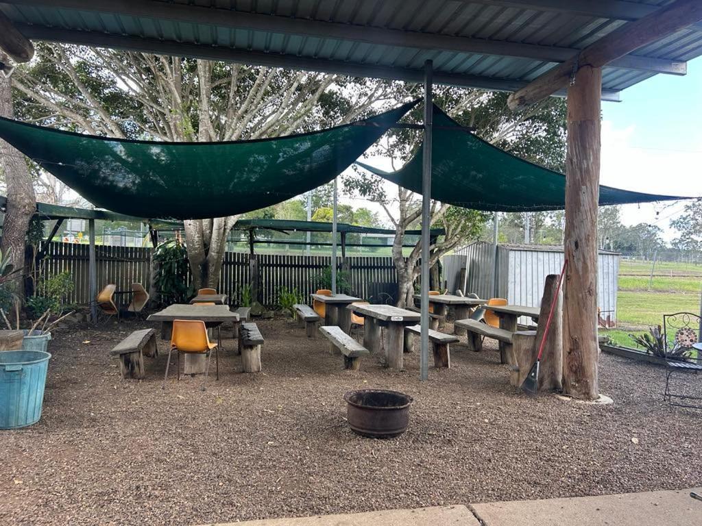 Gundy Pub & Caravan Park Gundiah Buitenkant foto